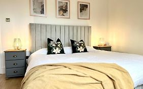 Family & Pet Friendly House + Private Garden